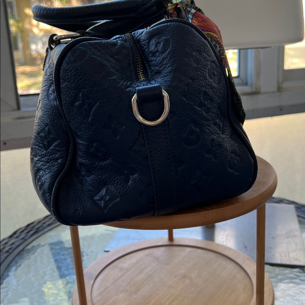 Elegant Navy Blue Fashion Handbag - Picture 4 of 11